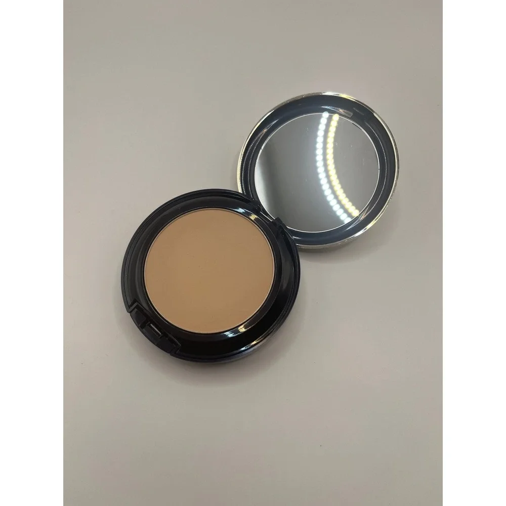Estee Lauder Double Wear Stay-in-Place Matte Powder Foundation 2C1 Pure Beige